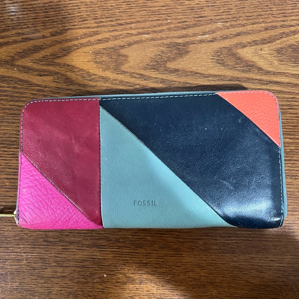 Fossil Color Block Geometric Zippered Leather Wallet